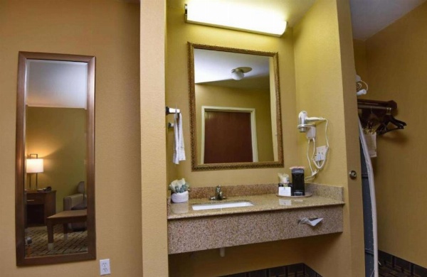 Best Western Zachary Inn image 22